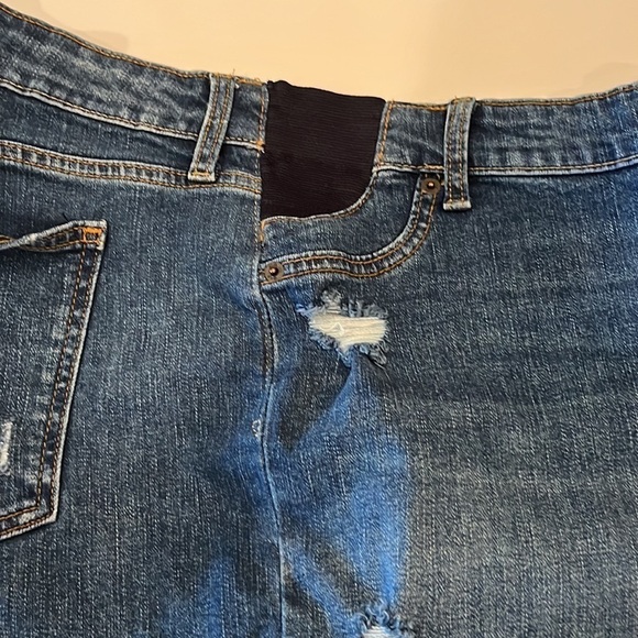 GAP Maternity Cuffed Shorts Size 33 / 16 R - Picture 13 of 16